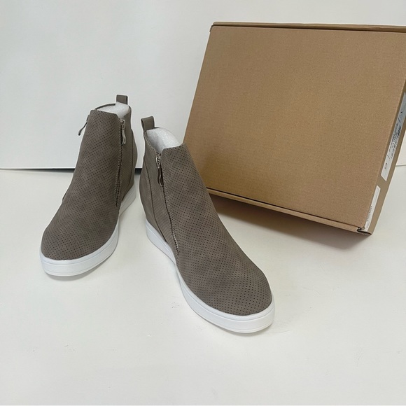 Journee Collection JOURNEE Penelope Wedge Heel Sneaker Taupe New- Duplicate - Picture 4 of 13